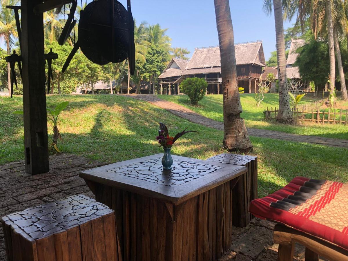 On The Mekong Resort Luang Prabang Bagian luar foto