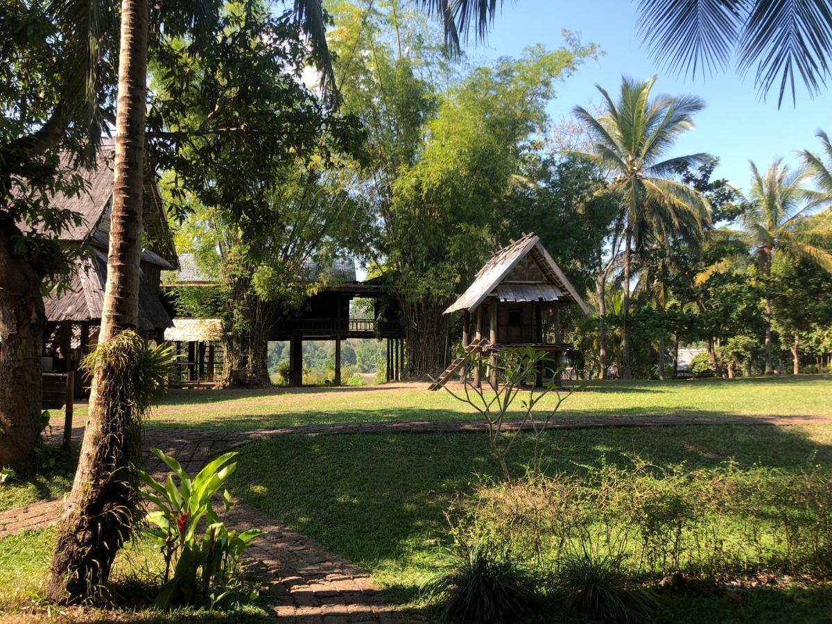 On The Mekong Resort Luang Prabang Bagian luar foto