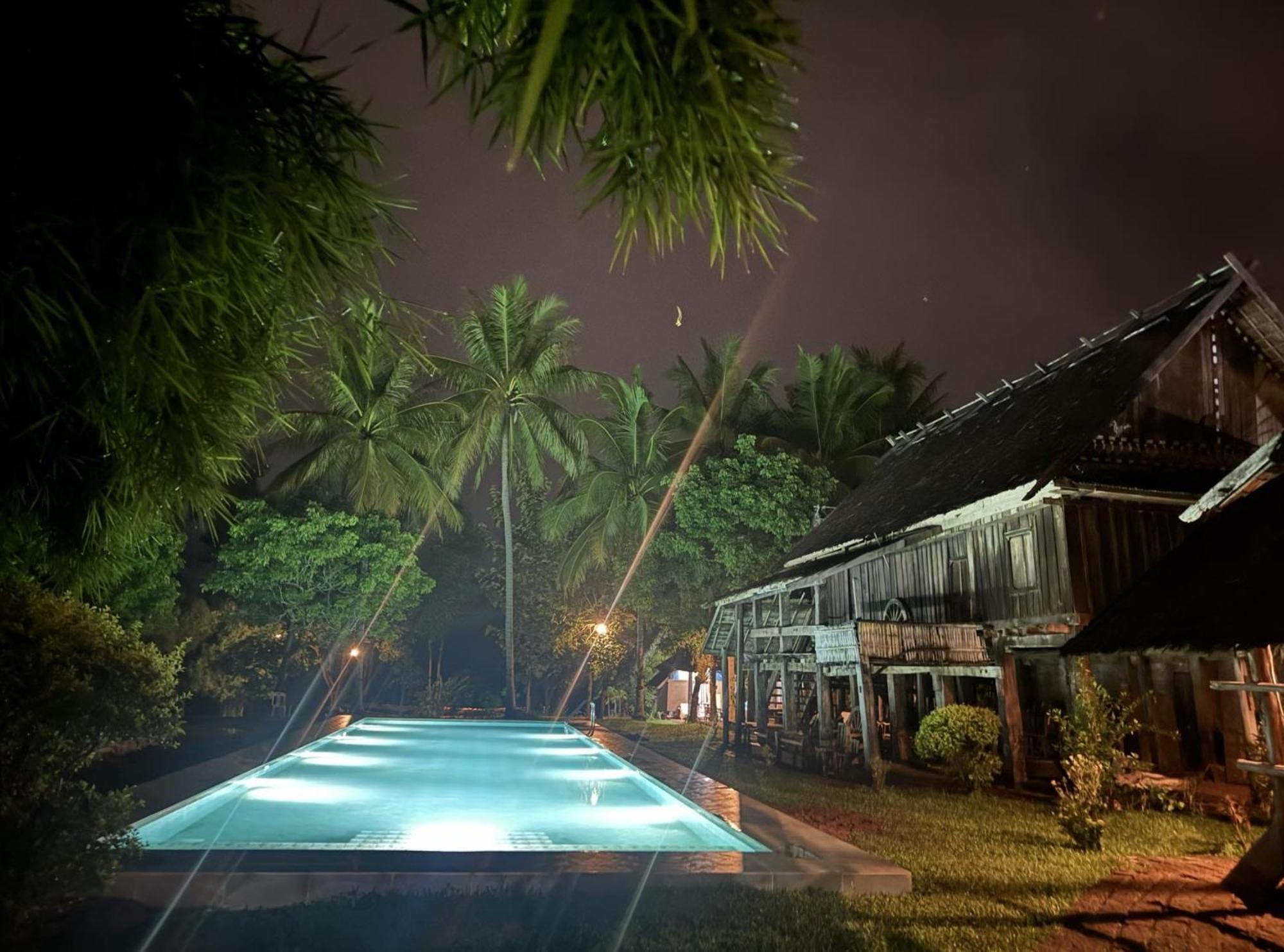 On The Mekong Resort Luang Prabang Bagian luar foto