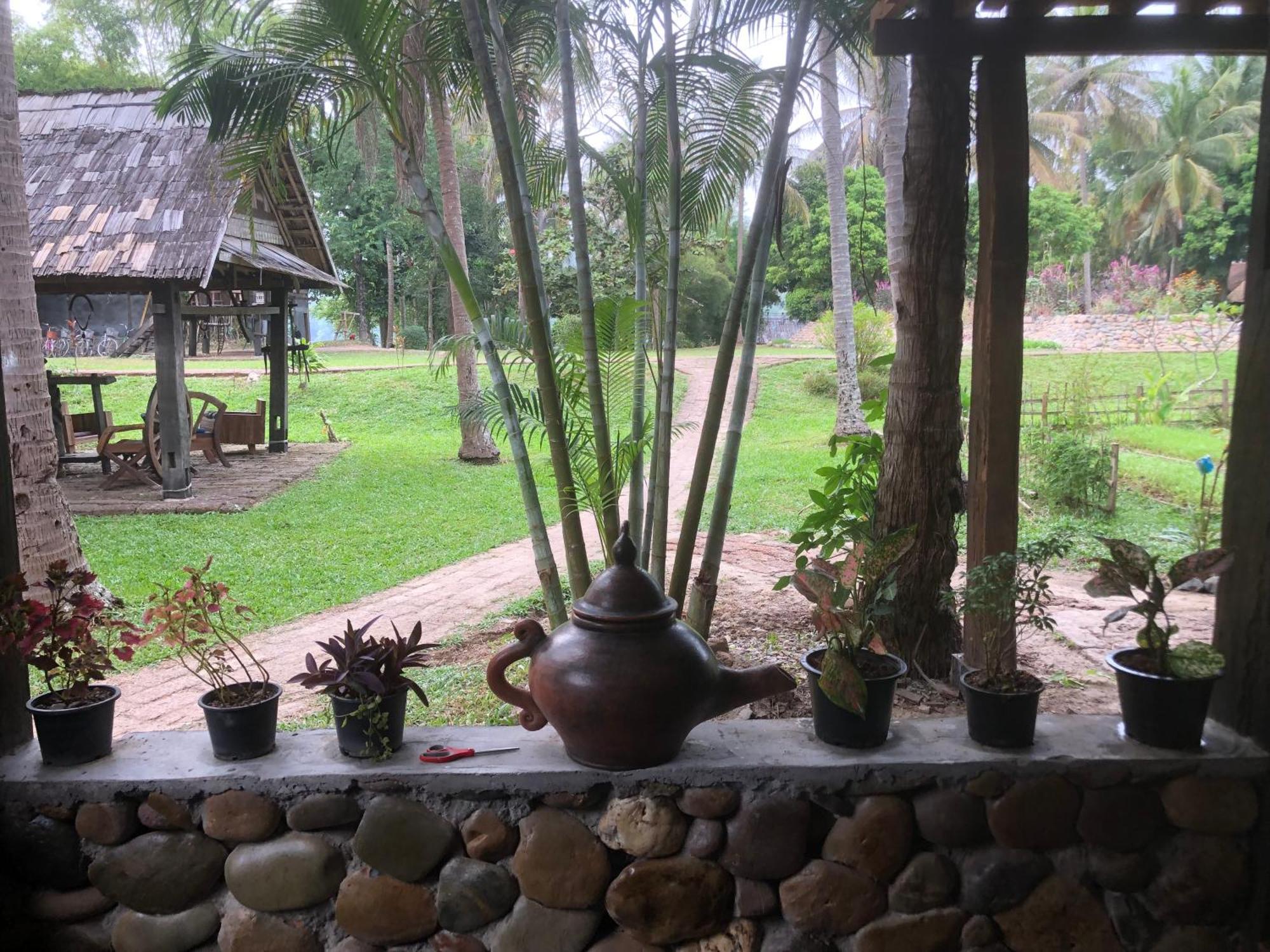 On The Mekong Resort Luang Prabang Bagian luar foto